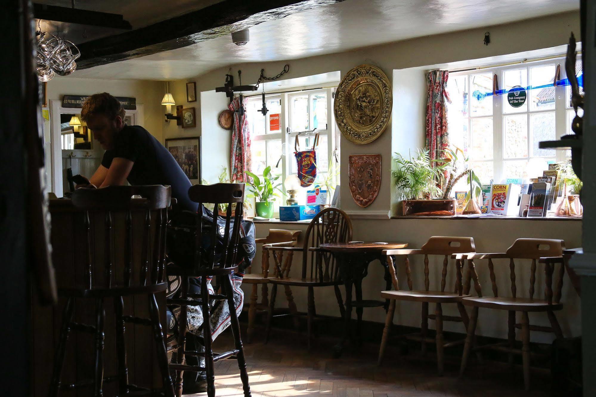 The Crown Inn Gayton  Exterior photo
