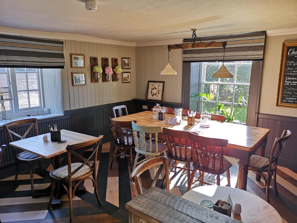 The Crown Inn Gayton  Exterior photo